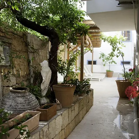 Hideaway Hotel 2*