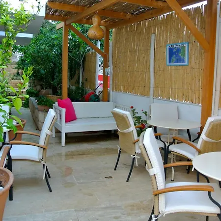 Hotel Hideaway 2*