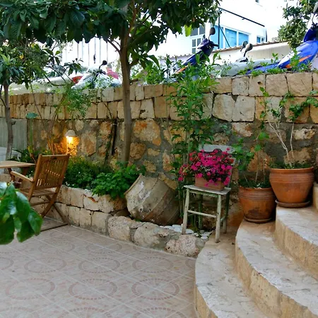 Hotel Hideaway 2*