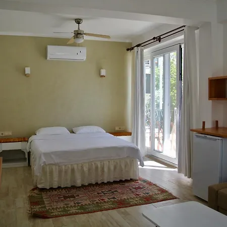 Hideaway Hotel 2*